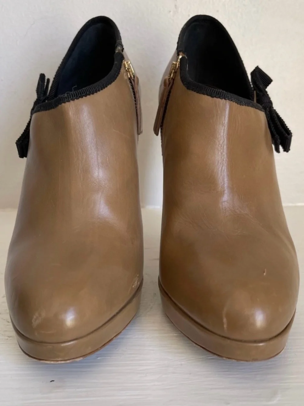 Moschino Cheap And Chic Leather Heeled Ankle Booties Tan W/ Black Bow Sz  37 1/2